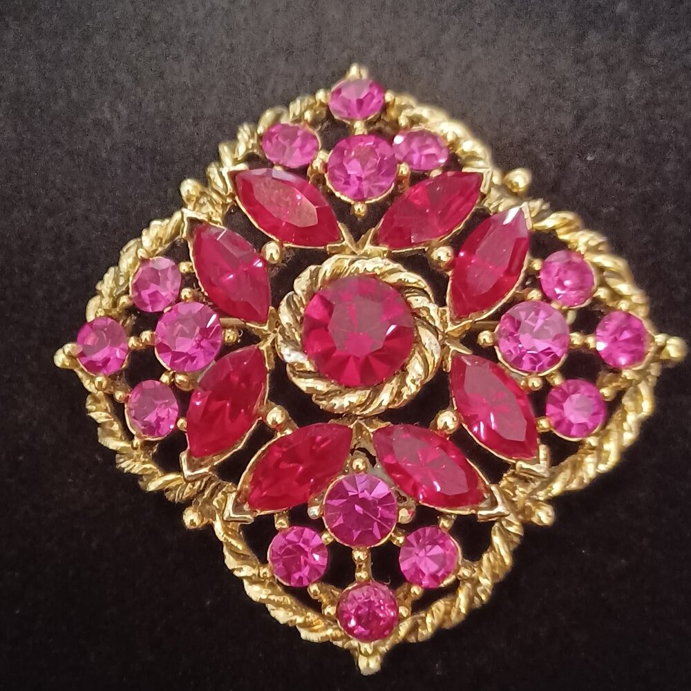 WEISS Brooch Flower Openwork Pink Rhinestone Red Navette Vintage Gold Pin